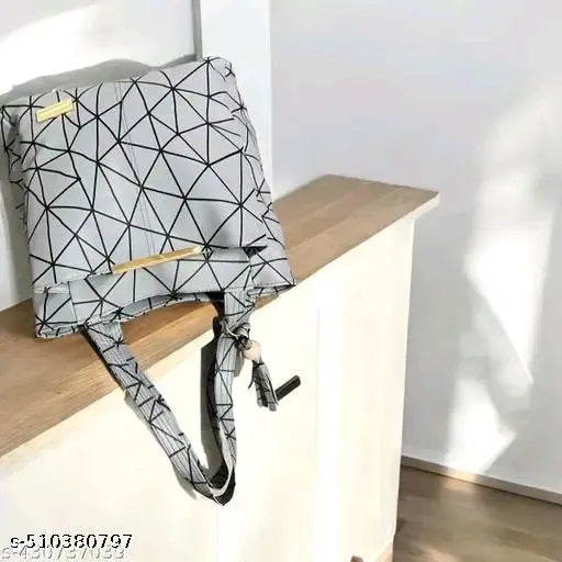 New style hand bag for girls - Grabbitry